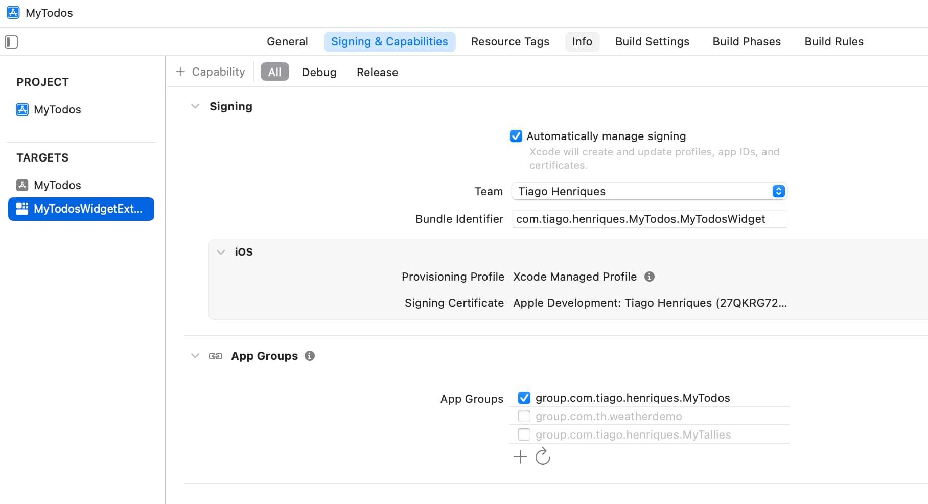 Selecting the App Group for the widget target.